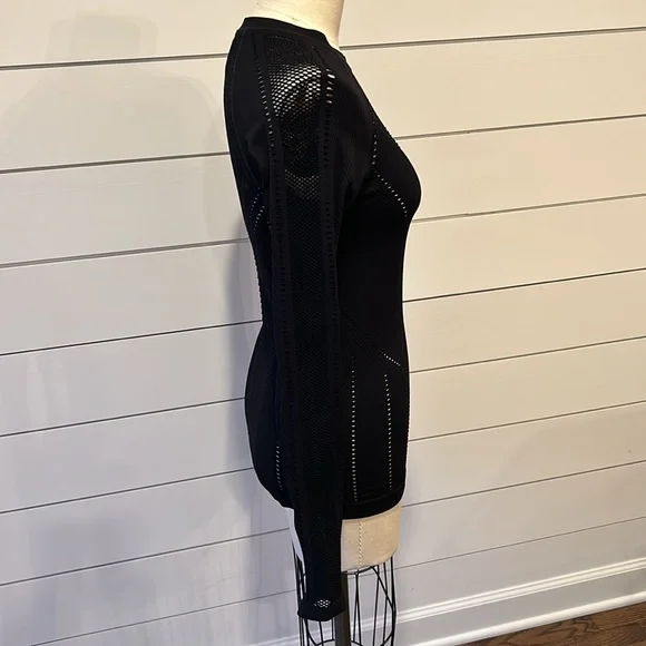 Athleta black long sleeve cut out top. Size small - Picture 5 of 6